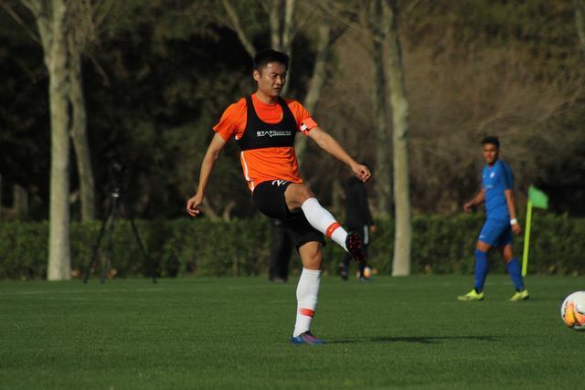 官宣：韩德君与辽宁队续约 签订两年老将合同